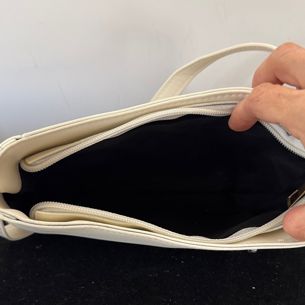 Elegant Black and Cream Women's Handbag plus clear bag -bundle collection set - Picture 10 of 13